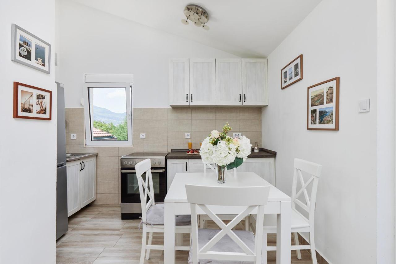 Apartment Plagenti With Sea View Kotor Luaran gambar