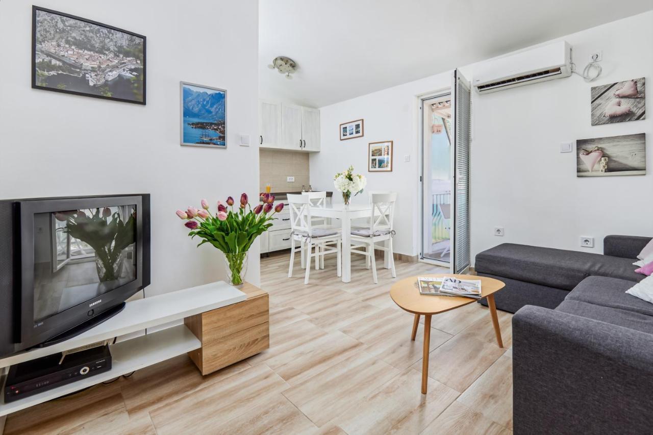 Apartment Plagenti With Sea View Kotor Luaran gambar